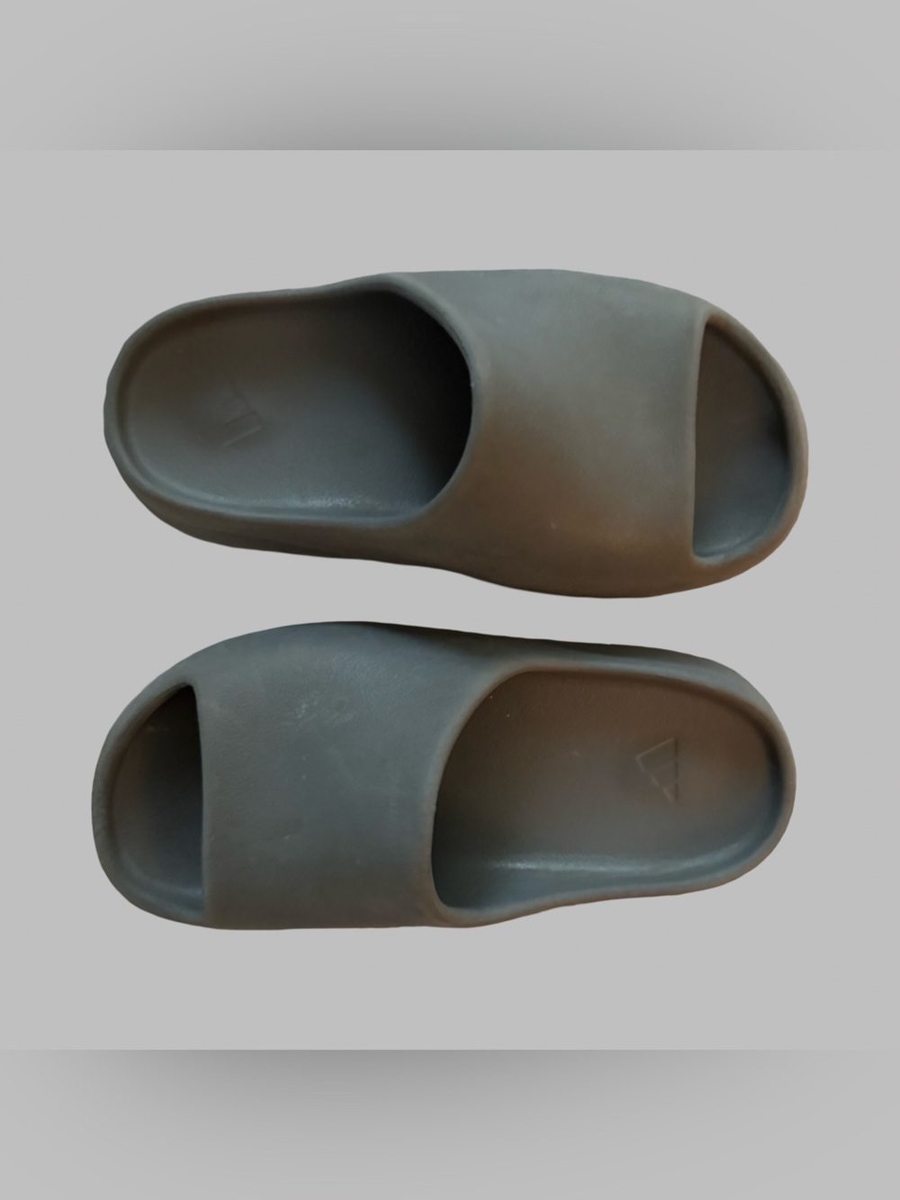 YEEZY Kids Slide Sandals in Slate Marine Size 2